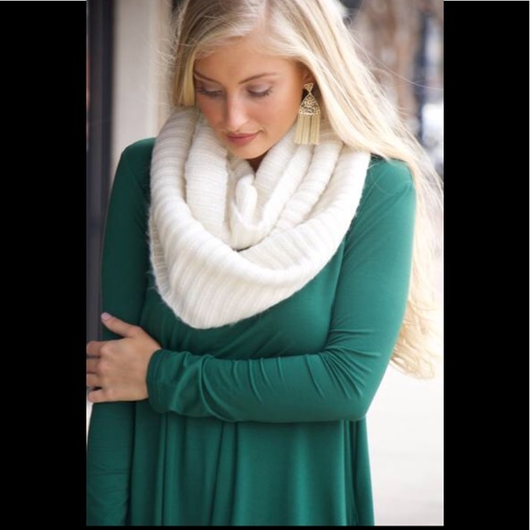 Accessories - ✨LAST ONE✨Cream Ribbed Knit Infinity Snood Scarf